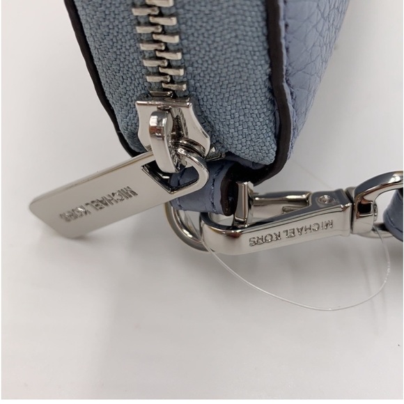 MICHAEL KORS LARGE TRAVEL CONTINENTAL WRISTLET WALLET PALE BLUE COLOR NWT - Picture 8 of 10